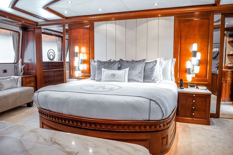 Charter Yacht MAMMA MIA - Benetti Classic 120 - St Martin - St Barths - Leewards - Caribbean