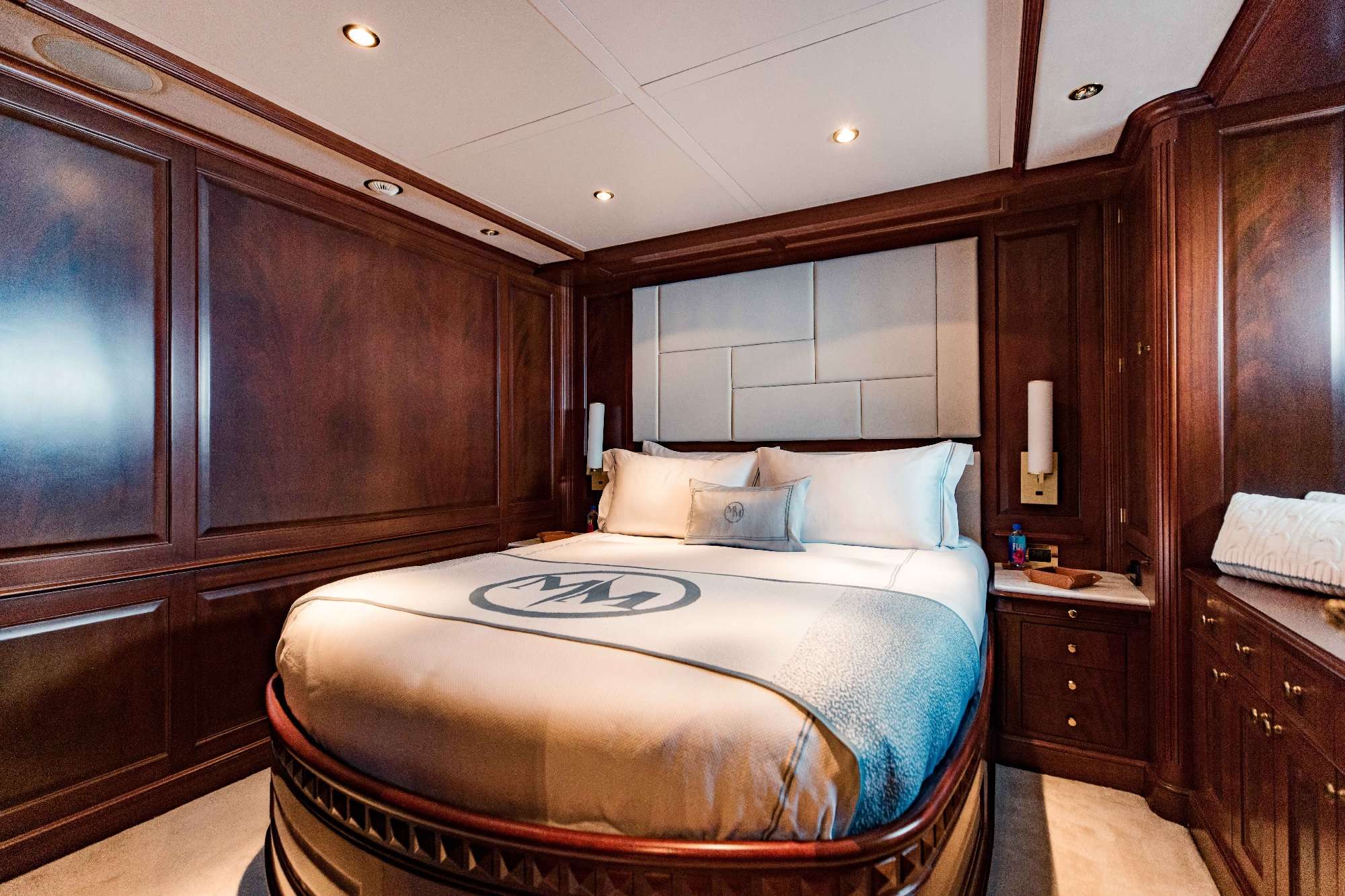 Charter Yacht MAMMA MIA - Benetti Classic 120 - St Martin - St Barths - Leewards - Caribbean