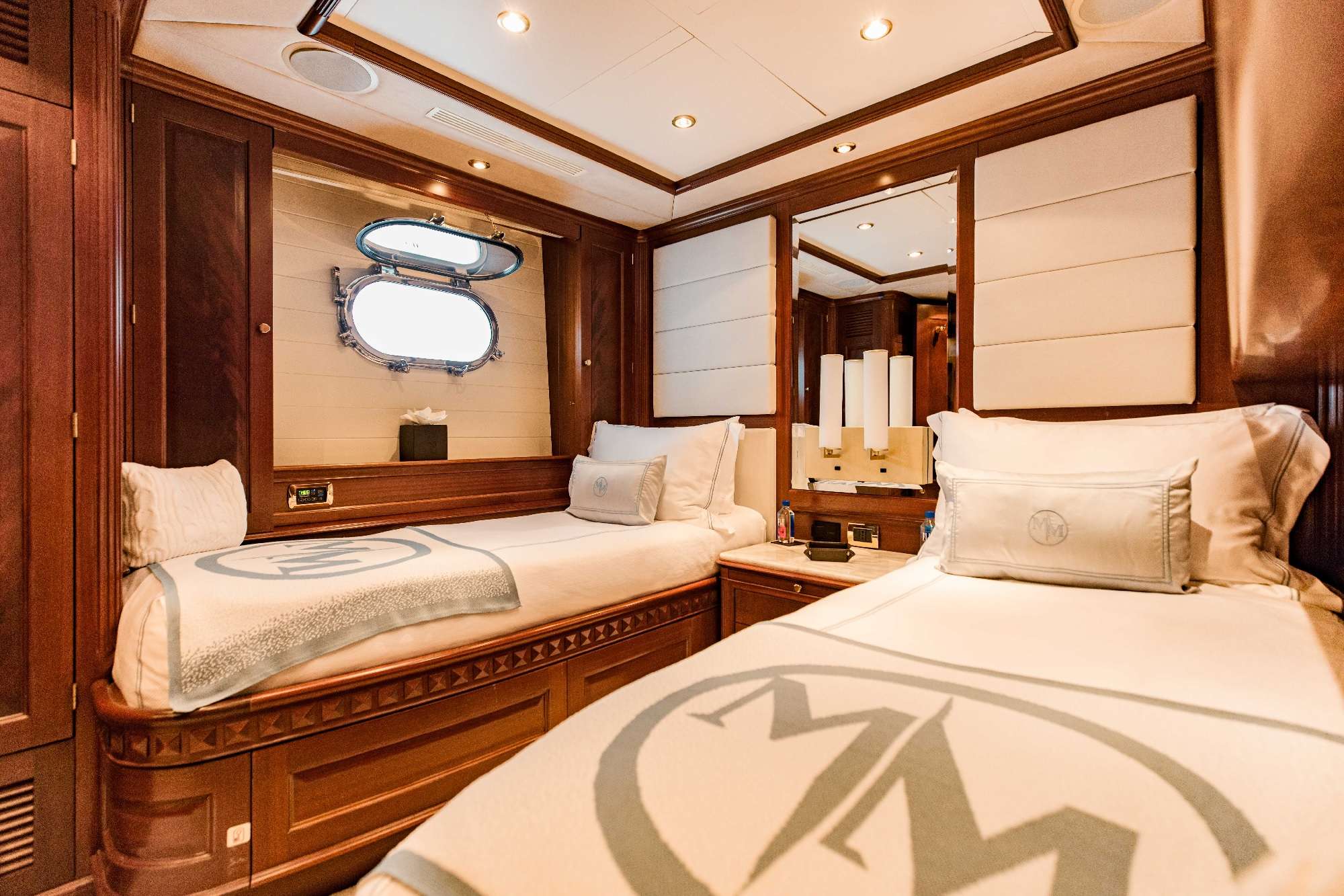 Charter Yacht MAMMA MIA - Benetti Classic 120 - St Martin - St Barths - Leewards - Caribbean