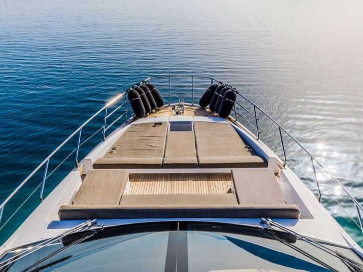 MY KARAT II - Azimut 66,bow lounge and bronzing area MY KARAT II - Azimut 66,bow lounge and bronzing area