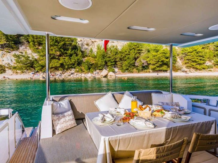 MY KARAT II - Azimut 66,aft alfresco lounge MY KARAT II - Azimut 66,aft alfresco lounge