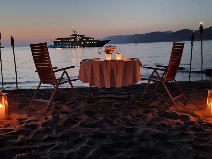 BLACK SWAN - Custom Yacht 50 m,romantic beach dinner BLACK SWAN - Custom Yacht 50 m,romantic beach dinner