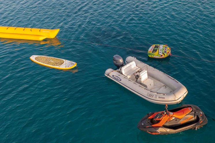 Charter Yacht SHIVA - Cantieri di Pisa 26m - 5 Cabins - Mykonos - Athens - Greece