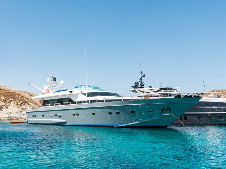 SHIVA - Cantieri di Pisa 26 m,bow shot with waterline SHIVA - Cantieri di Pisa 26 m,bow shot with waterline