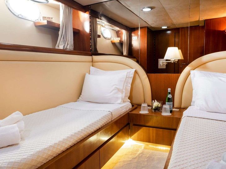 SHIVA - Cantieri di Pisa 26 m,twin cabin SHIVA - Cantieri di Pisa 26 m,twin cabin