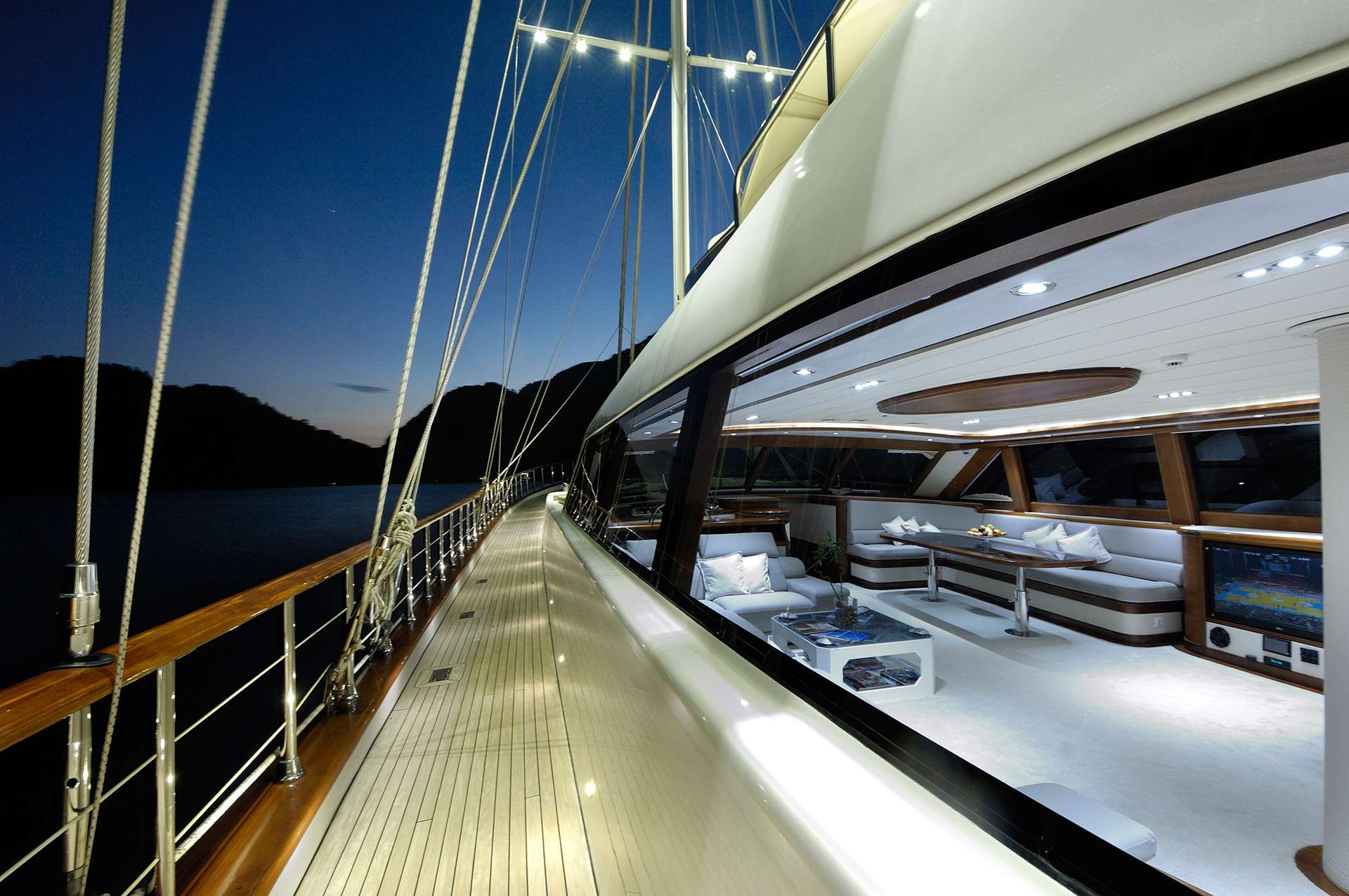 ALESSANDRO I Custom Sailing Yacht 40m - side walkway lighted