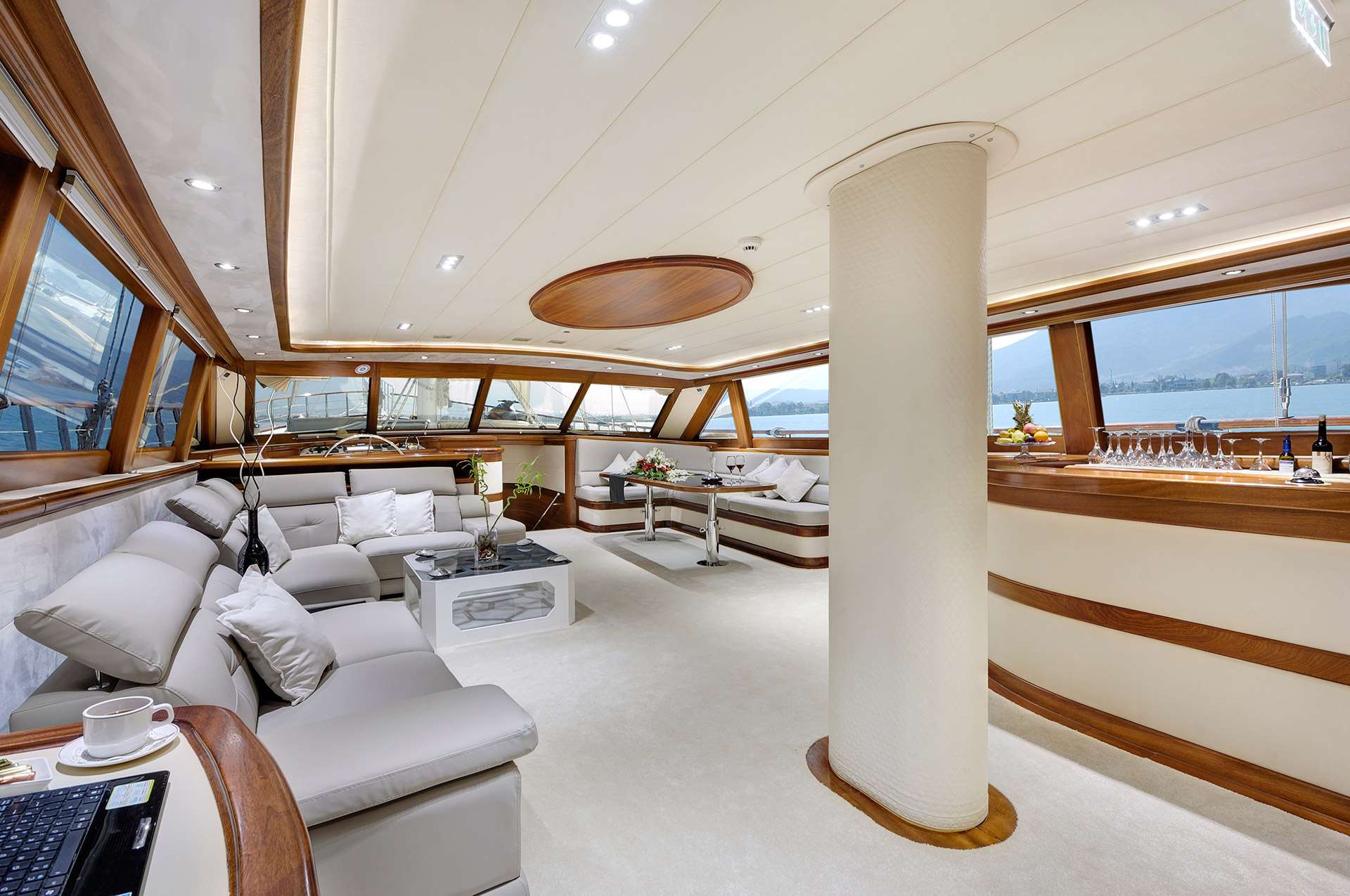 ALESSANDRO I Custom Sailing Yacht 40m - saloon