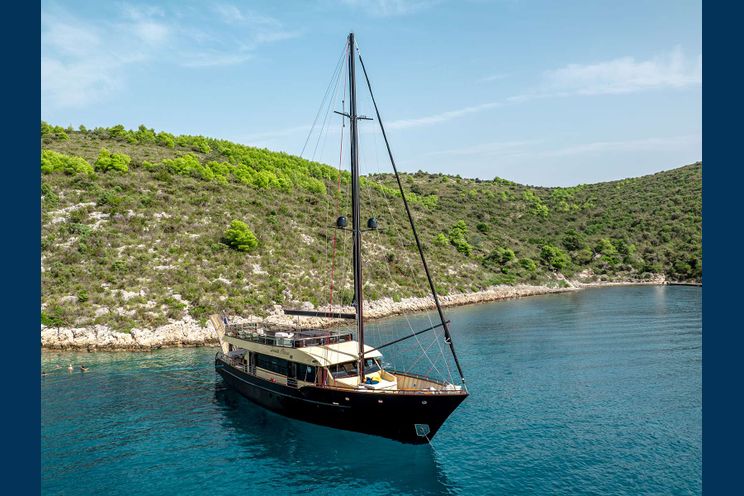 Charter Yacht SANTA CLARA - Custom Sailing Yacht 28 m - 4 Cabins - Split - Dubrovnik - Croatia