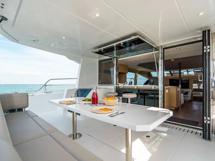 A YACHTA FUN Aquila 54 - Aft Al Fresco Dining Area A YACHTA FUN Aquila 54 - Aft Al Fresco Dining Area