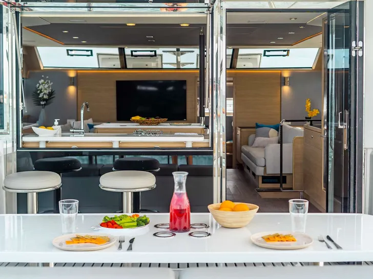 A YACHTA FUN Aquila 54 - Al Fresco Dining Set up A YACHTA FUN Aquila 54 - Al Fresco Dining Set up