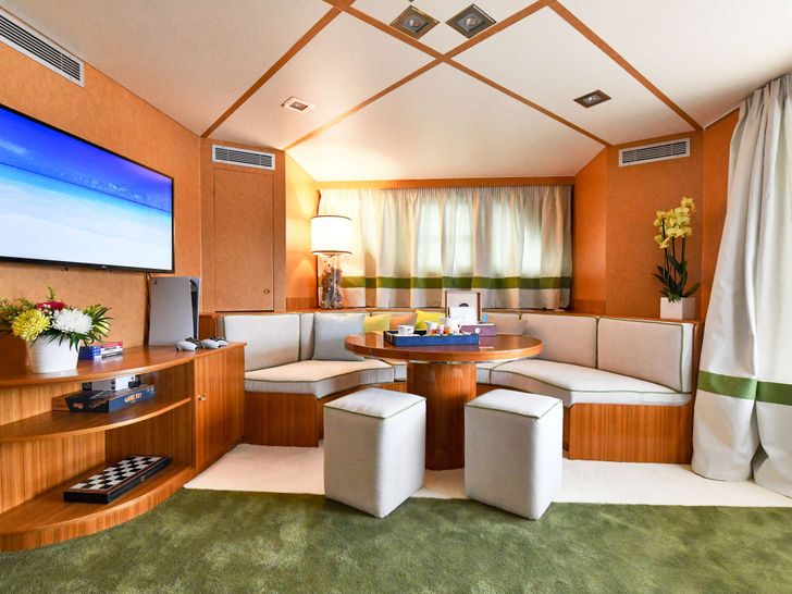 SOMETHING COOL CRN Ancona 45m - sun deck lounge SOMETHING COOL CRN Ancona 45m - sun deck lounge