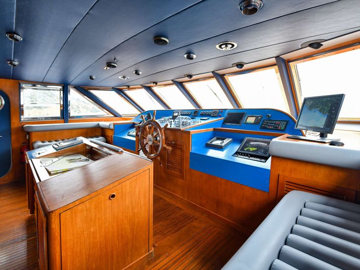 SOMETHING COOL CRN Ancona 45m - cockpit SOMETHING COOL CRN Ancona 45m - cockpit