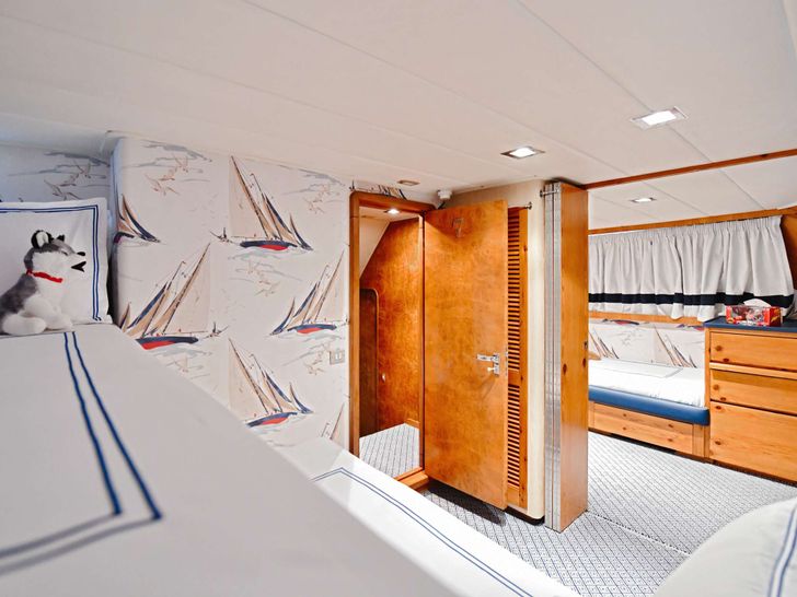 SOMETHING COOL CRN Ancona 45m - fairy tale suite SOMETHING COOL CRN Ancona 45m - fairy tale suite