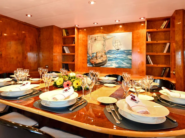 SOMETHING COOL CRN Ancona 45m - dining set up SOMETHING COOL CRN Ancona 45m - dining set up