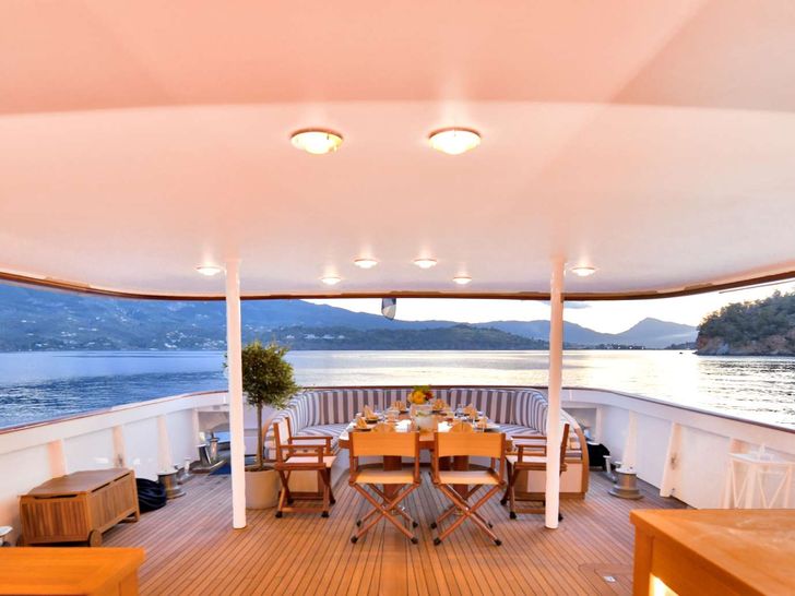 SOMETHING COOL CRN Ancona 45m - aft deck SOMETHING COOL CRN Ancona 45m - aft deck