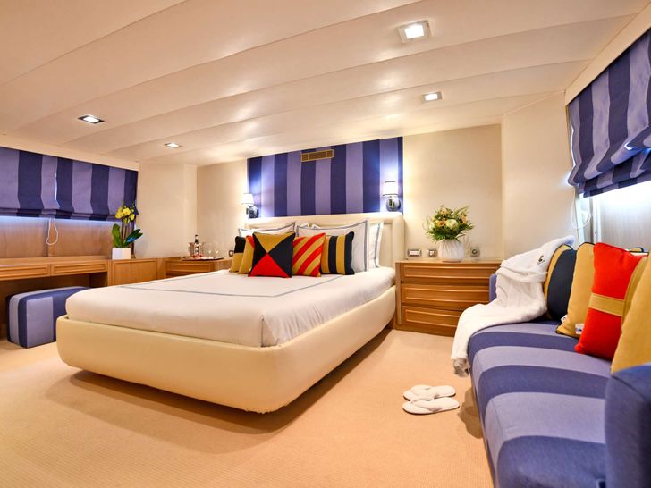 SOMETHING COOL CRN Ancona 45m - master cabin SOMETHING COOL CRN Ancona 45m - master cabin