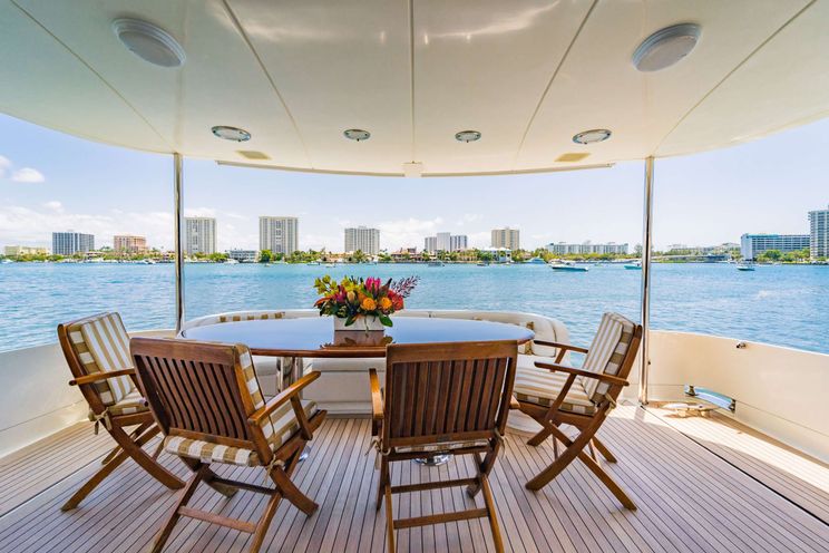 Charter Yacht COPAY - Lazzara 80 SC - 3 Cabins - Nassau - Exumas - Bahamas