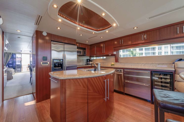 Charter Yacht COPAY - Lazzara 80 SC - 3 Cabins - Nassau - Exumas - Bahamas