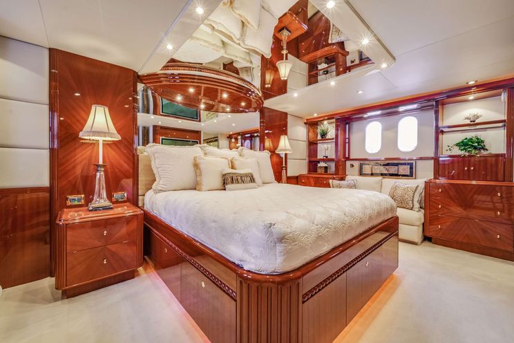 Charter Yacht COPAY - Lazzara 80 SC - 3 Cabins - Nassau - Exumas - Bahamas