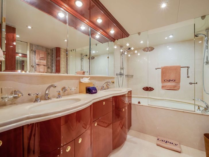 COPAY Lazzara 80 SC - master cabin bathroom COPAY Lazzara 80 SC - master cabin bathroom