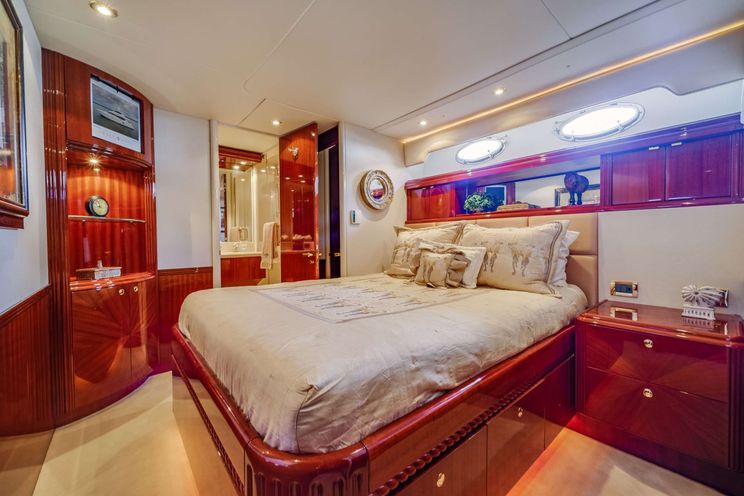Charter Yacht COPAY - Lazzara 80 SC - 3 Cabins - Nassau - Exumas - Bahamas