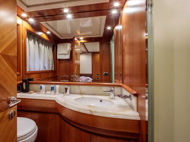 FREEDOM Alalunga 78 - VIP cabin bathroom FREEDOM Alalunga 78 - VIP cabin bathroom