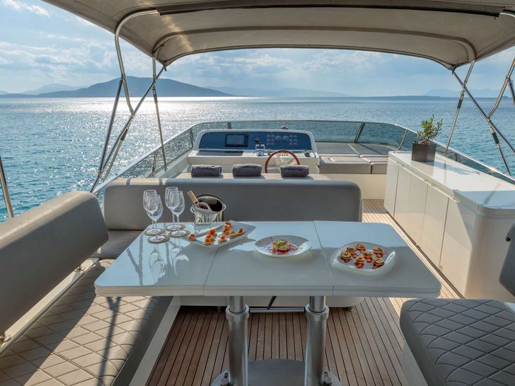 FREEDOM Alalunga 78 - flybridge seating and dining area FREEDOM Alalunga 78 - flybridge seating and dining area
