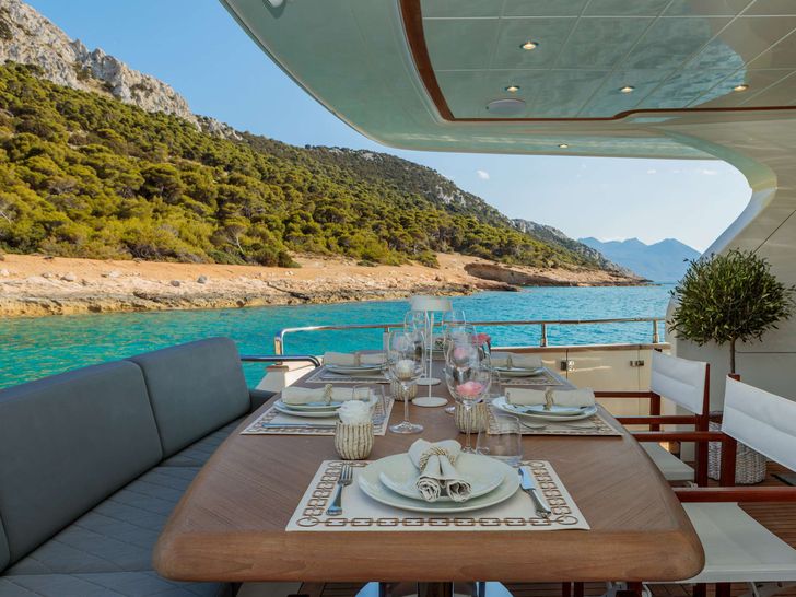 FREEDOM Alalunga 78 - aft deck dining set up FREEDOM Alalunga 78 - aft deck dining set up