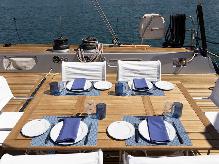 S/Y MELITI Garcia 26m - alfresco dining set up S/Y MELITI Garcia 26m - alfresco dining set up