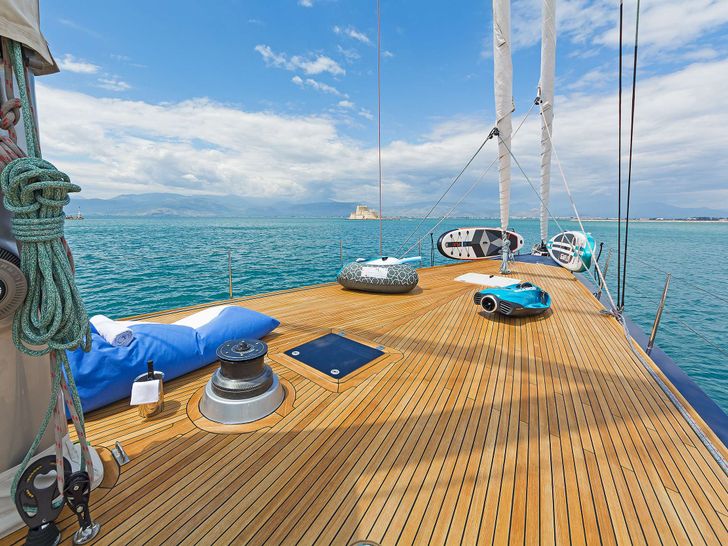 S/Y MELITI Garcia 26m - foredeck open bronzing area S/Y MELITI Garcia 26m - foredeck open bronzing area