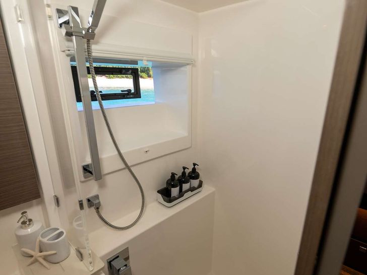 REACH Leopard 50 - VIP cabin bathroom REACH Leopard 50 - VIP cabin bathroom