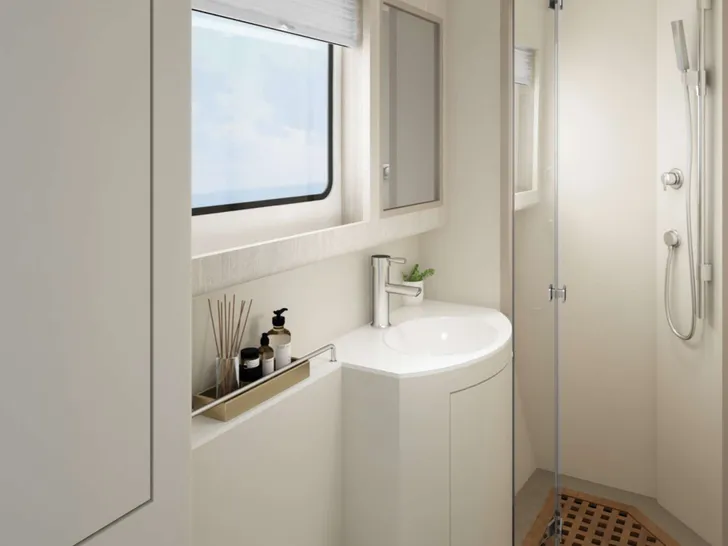 FLOR DE LUNA Island Spirit 525 - main cabin vanity unit and shower FLOR DE LUNA Island Spirit 525 - main cabin vanity unit and shower