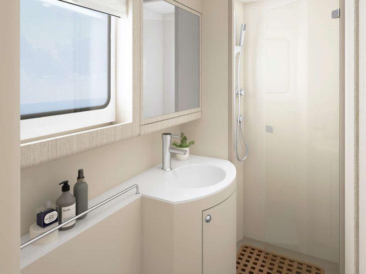 FLOR DE LUNA - VIP cabin 2 vanity unit and shower