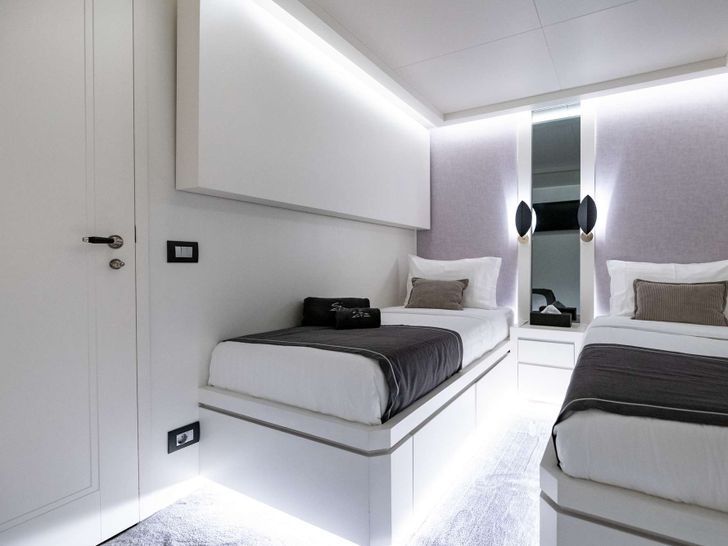 EVA - Twin cabin EVA - Twin cabin