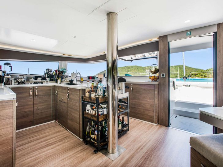 PERMABEAR Bali 5.4 - galley PERMABEAR Bali 5.4 - galley