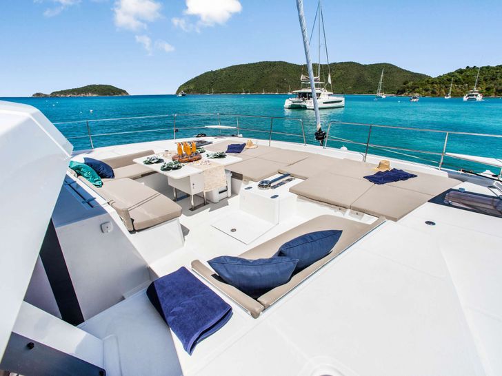 PERMABEAR Bali 5.4 - foredeck PERMABEAR Bali 5.4 - foredeck