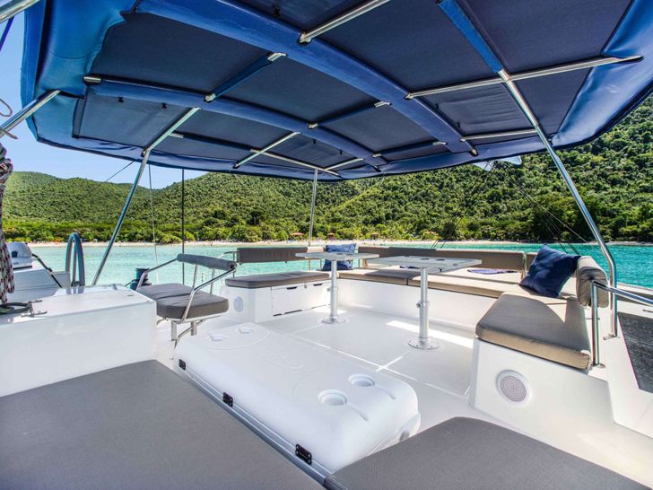 PERMABEAR Bali 5.4 - flybridge PERMABEAR Bali 5.4 - flybridge