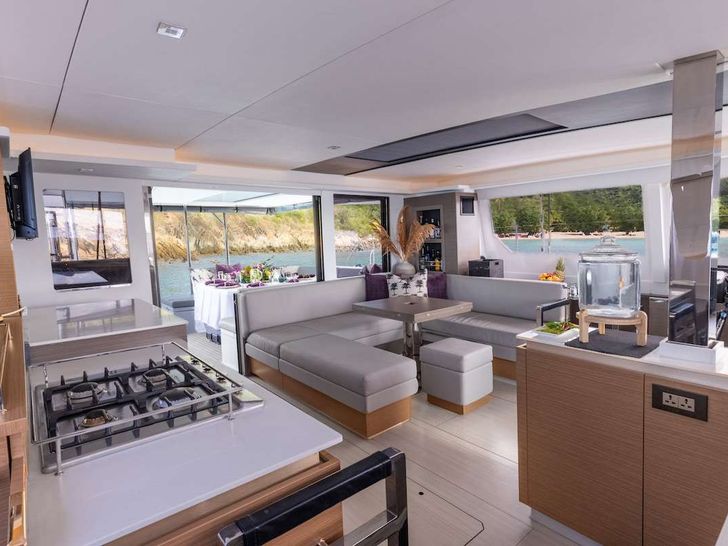 SALTY DOG Leopard 50 - interior SALTY DOG Leopard 50 - interior