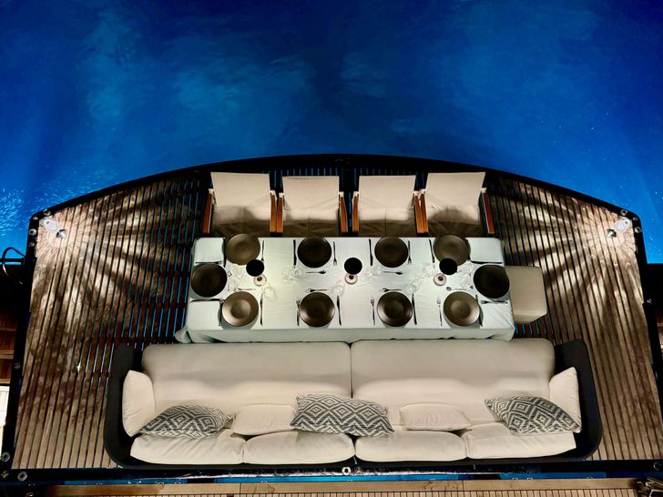 ONE PLANET Sunreef 70 Eco - aft deck dining ONE PLANET Sunreef 70 Eco - aft deck dining