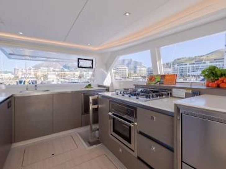 HAZEL DELLA - Leopard 50,galley HAZEL DELLA - Leopard 50,galley