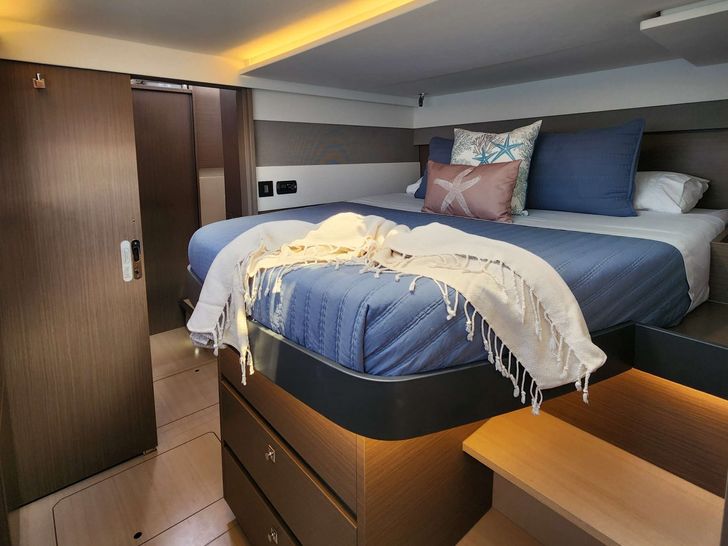 HAZEL DELLA Leopard 50 - VIP cabin 1 HAZEL DELLA Leopard 50 - VIP cabin 1