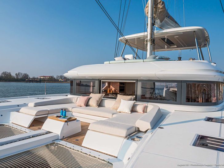 NOMAD Lagoon 55 - bow lounge and bronzing area NOMAD Lagoon 55 - bow lounge and bronzing area