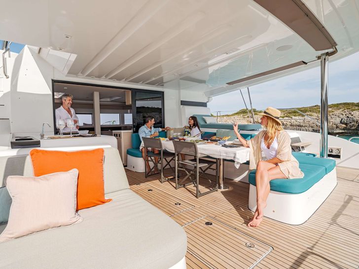 NOMAD Lagoon 55 - aft alfresco lounge/dining area NOMAD Lagoon 55 - aft alfresco lounge/dining area