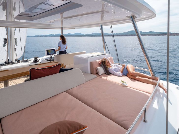 NOMAD Lagoon 55 - flybridge NOMAD Lagoon 55 - flybridge