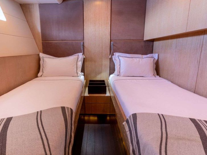 YCH2 - Leopard 90 ft,twin cabin YCH2 - Leopard 90 ft,twin cabin