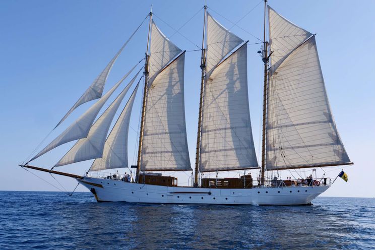 Charter Yacht TRINAKRIA - Gulet 49 m - 5 Cabins - South of France - French Riviera - Corsica - Naples - Sicily - Sardinia