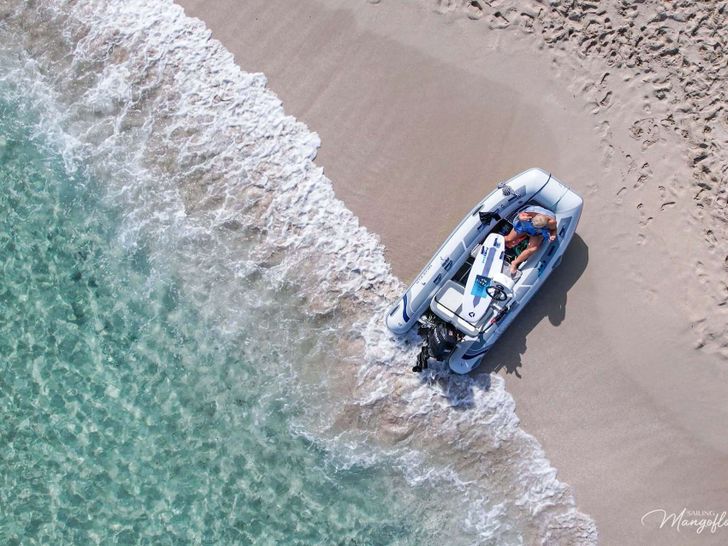 MANGOFLOAT - Fountaine Pajot Helia 44,tender MANGOFLOAT - Fountaine Pajot Helia 44,tender