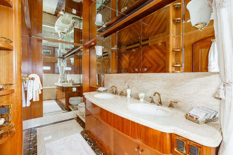 Charter Yacht ALMOST THERE - Horizon 106 - 3 Cabins - San Diego - California - Seattle - San Juan Islands - Washington - USA
