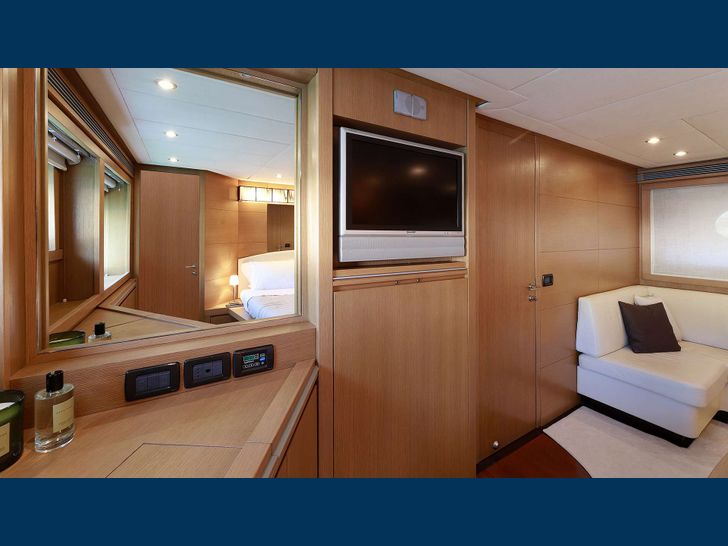 LUKAS - Filippetti Yacht 24m,cabin vanity mirror and TV