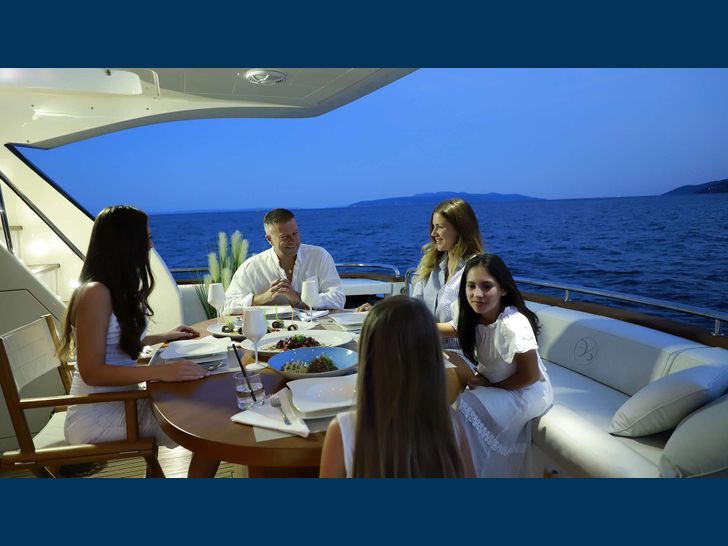 LUKAS - Filippetti Yacht 24m,aft alfresco dinner
